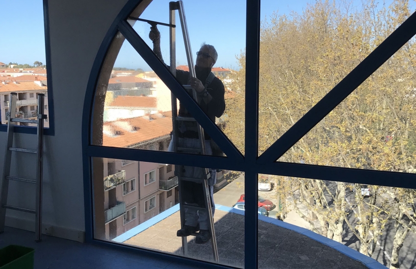 Nettoyage de vitres ext. 4ème étage