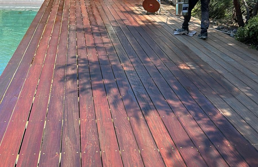 Remise en état nettoyage terrasse extérieur bois après nettoyage - Var (83) C. Darmanin